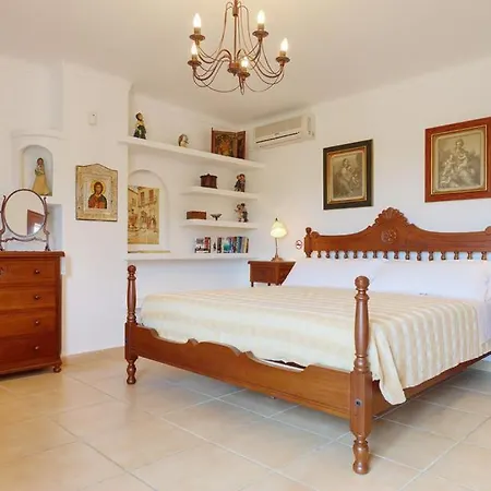 Villa Sleeps 8 Pool Air Con Wifi