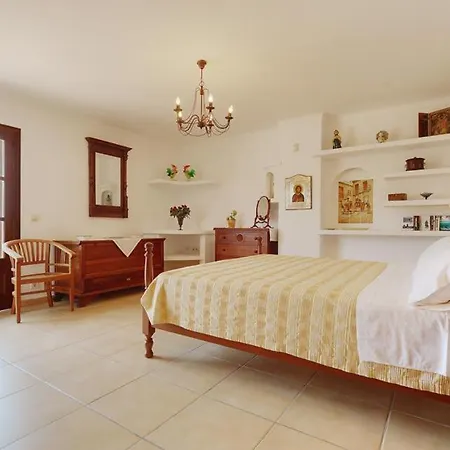 Sleeps 8 Pool Air Con Wifi *