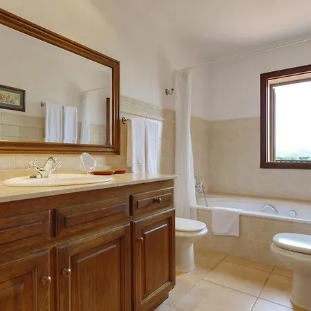 Sleeps 8 Pool Air Con Wifi